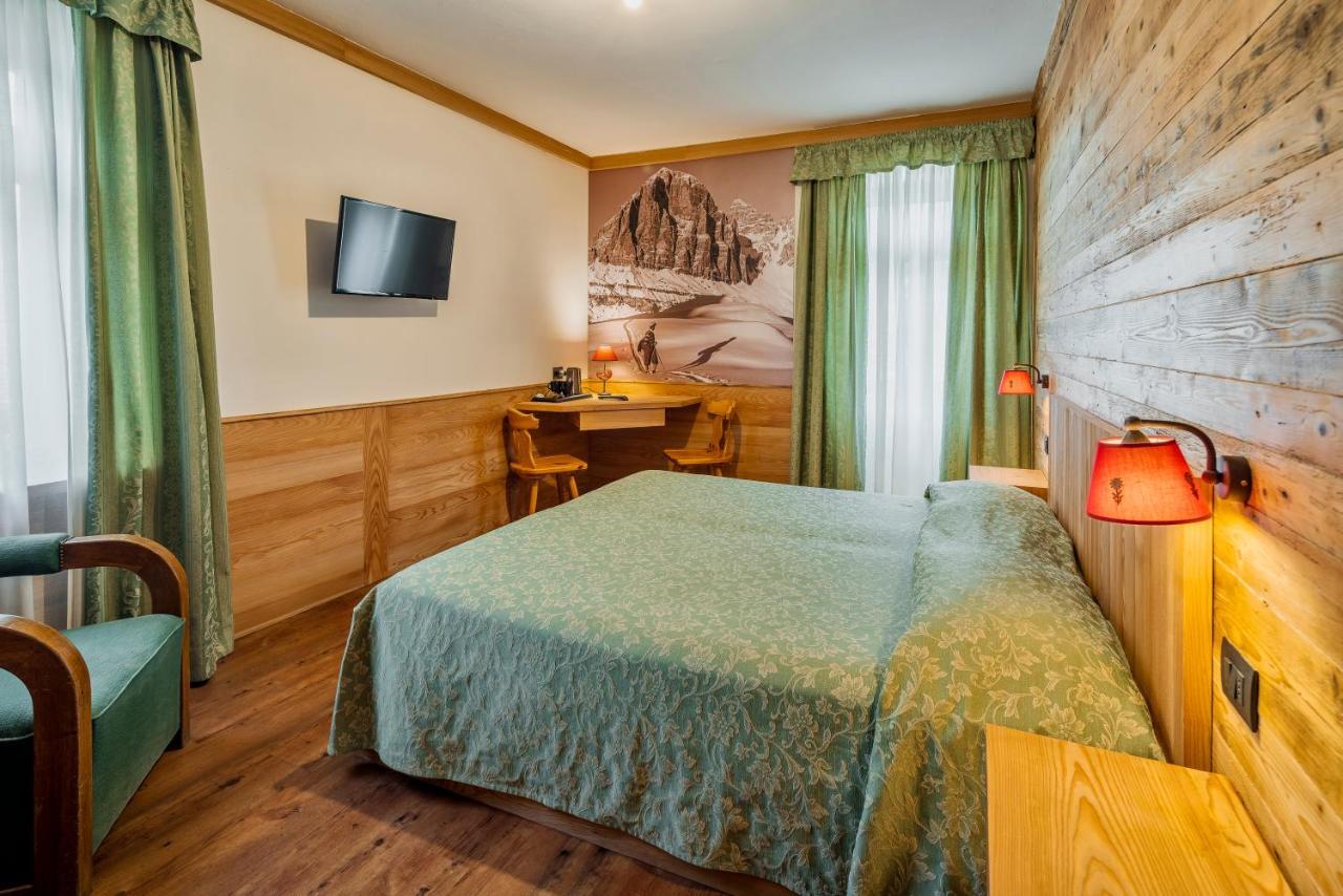 Hotel Corona Cortina dʼAmpezzo Eksteriør billede