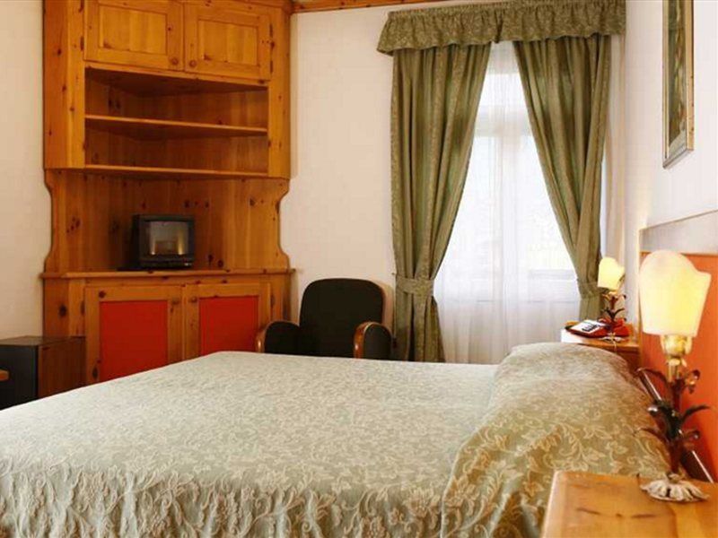 Hotel Corona Cortina dʼAmpezzo Eksteriør billede