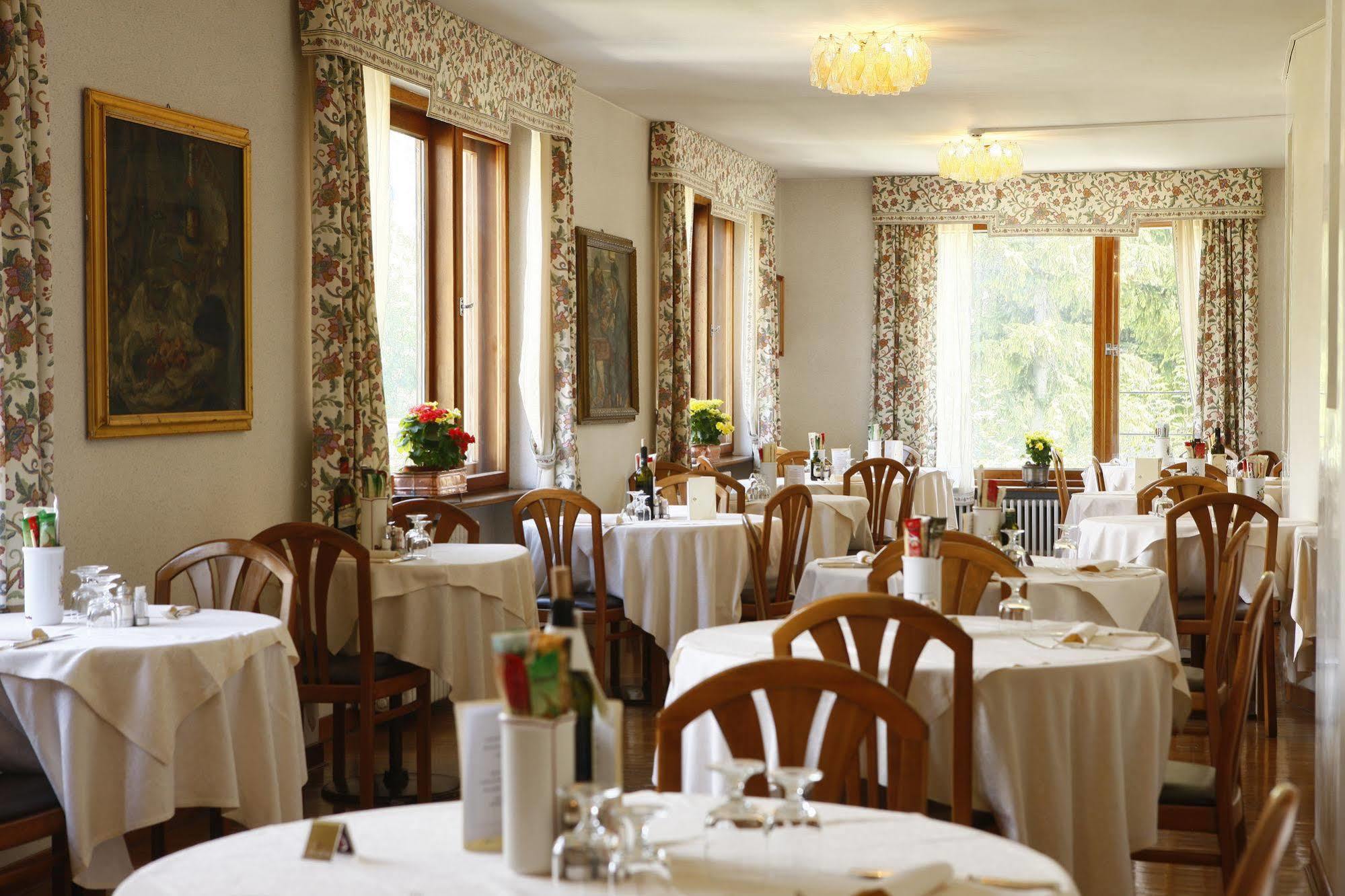 Hotel Corona Cortina dʼAmpezzo Eksteriør billede
