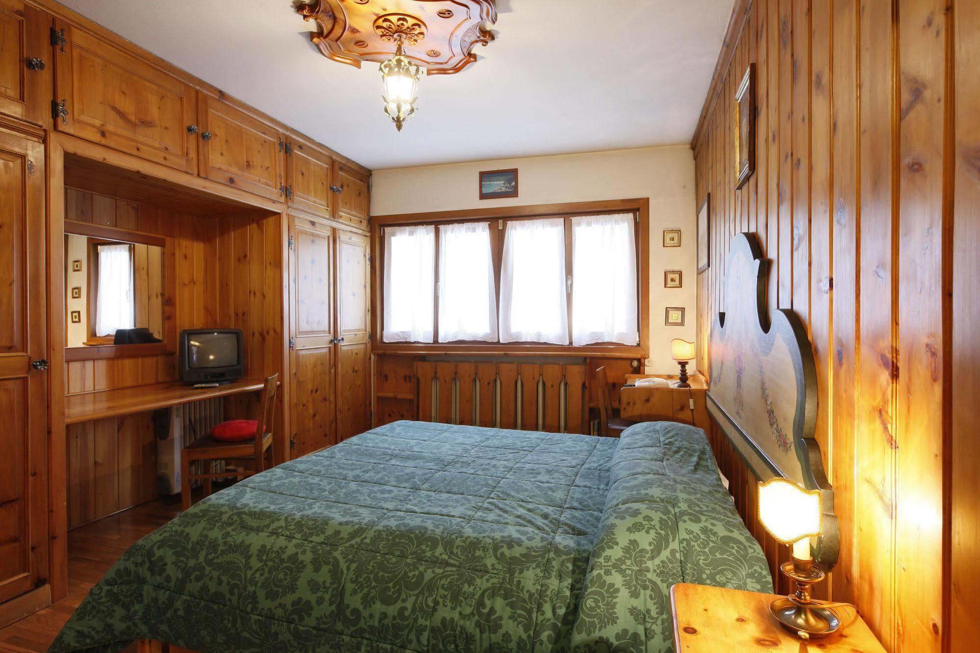 Hotel Corona Cortina dʼAmpezzo Eksteriør billede