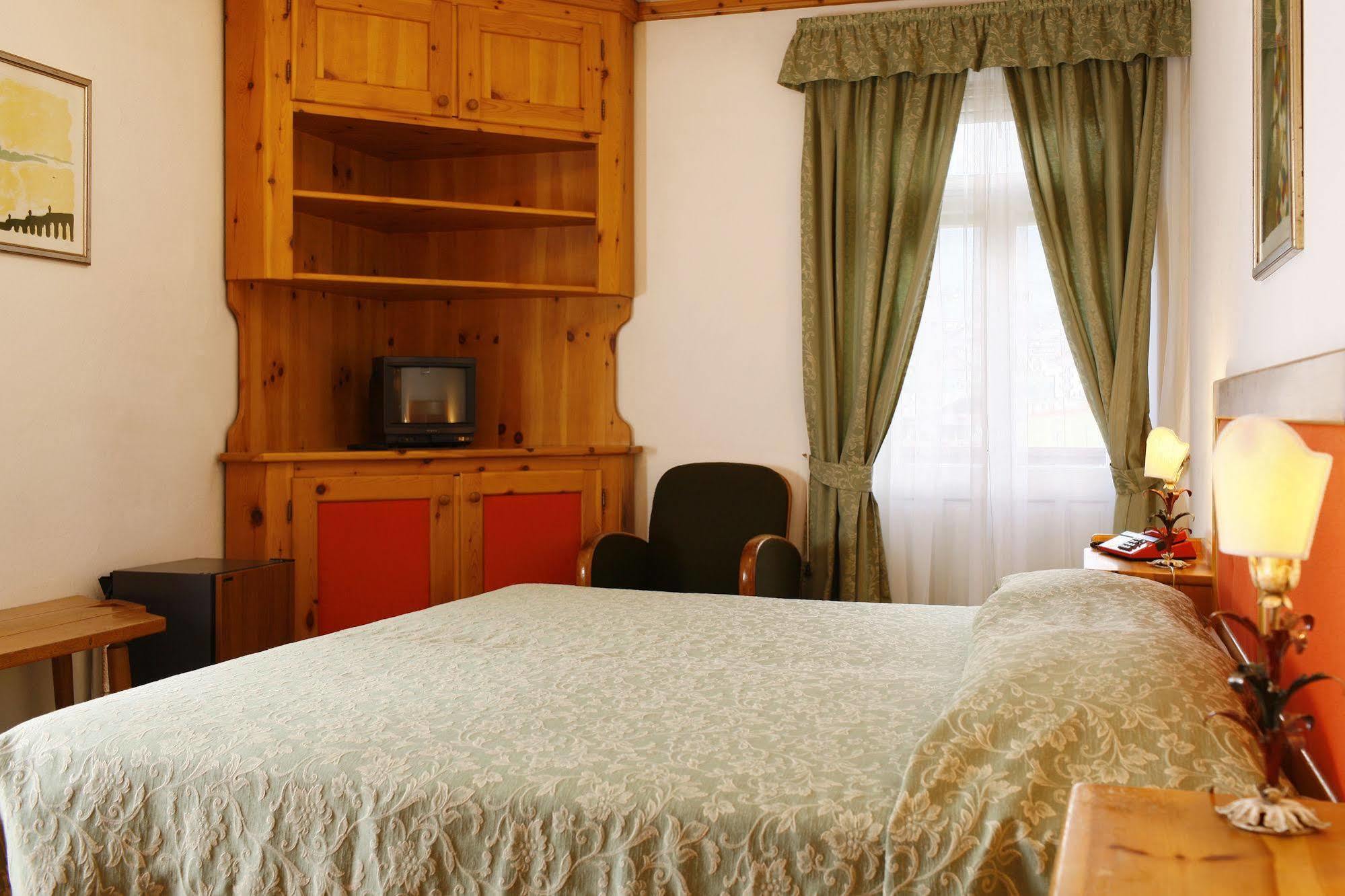 Hotel Corona Cortina dʼAmpezzo Eksteriør billede