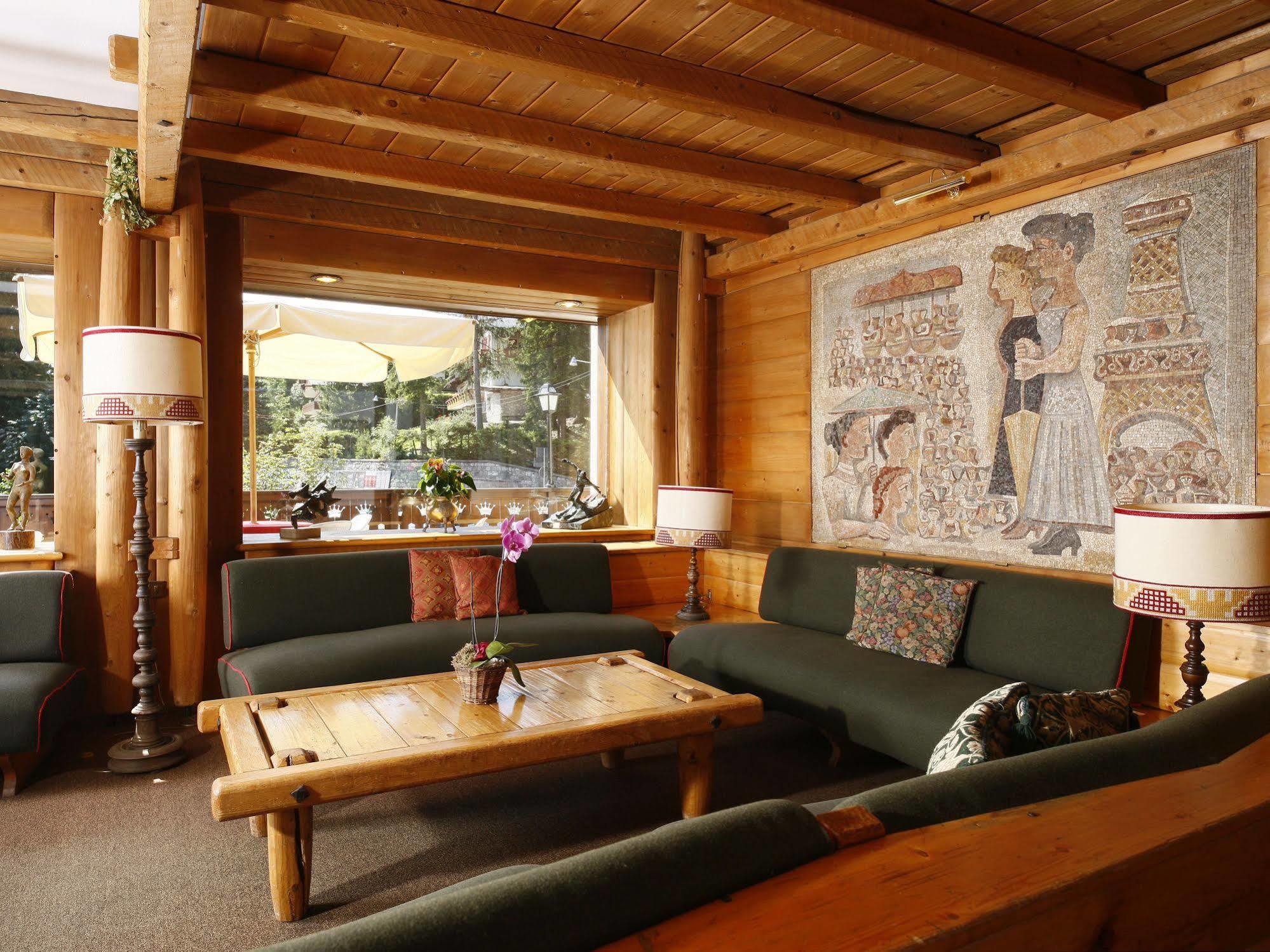 Hotel Corona Cortina dʼAmpezzo Eksteriør billede