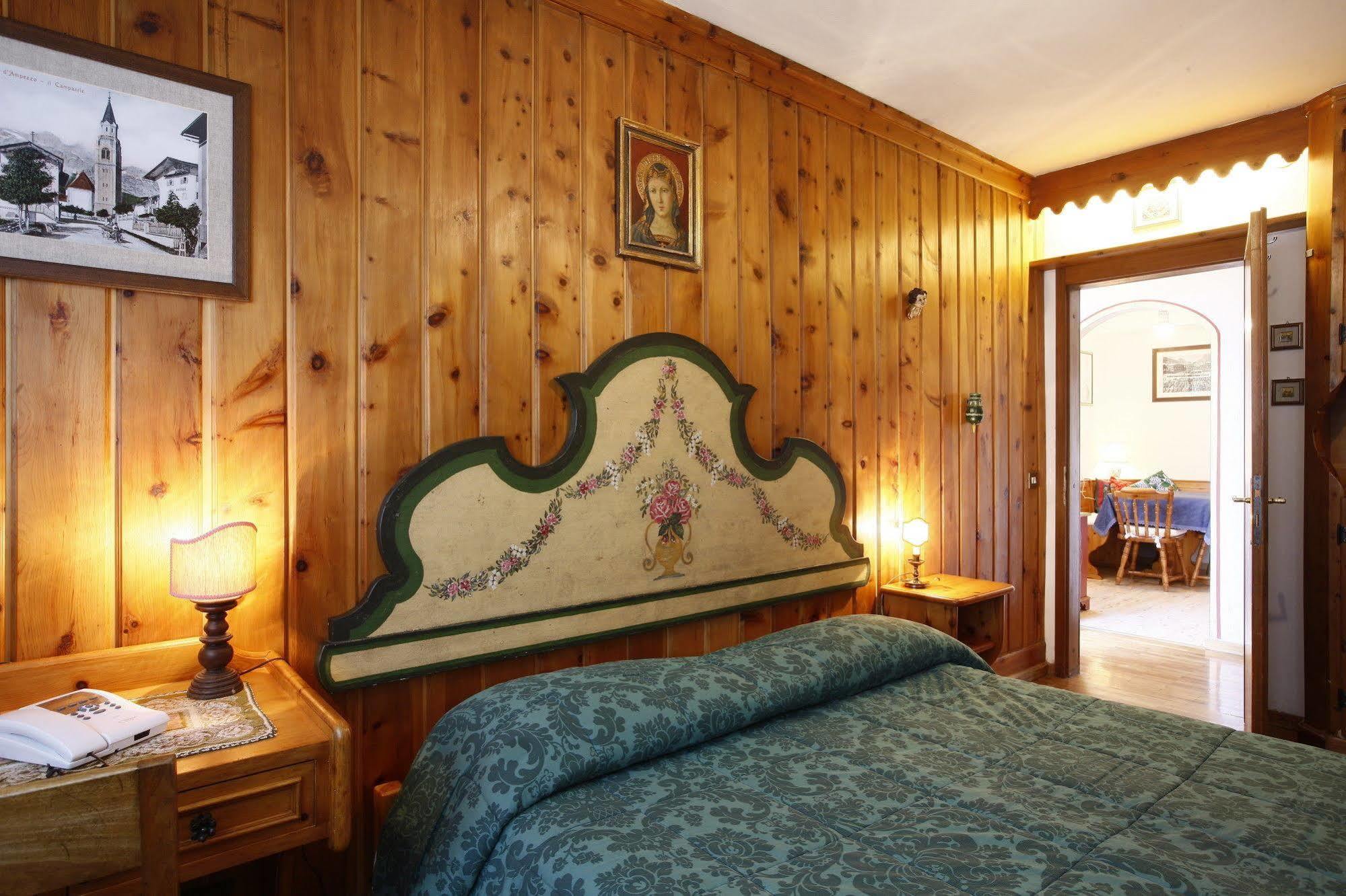 Hotel Corona Cortina dʼAmpezzo Eksteriør billede